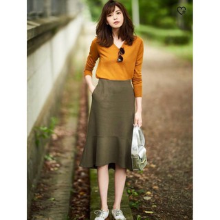 Chân váy dáng đuôi cá tôn dáng Uniqlo (bill ảnh)