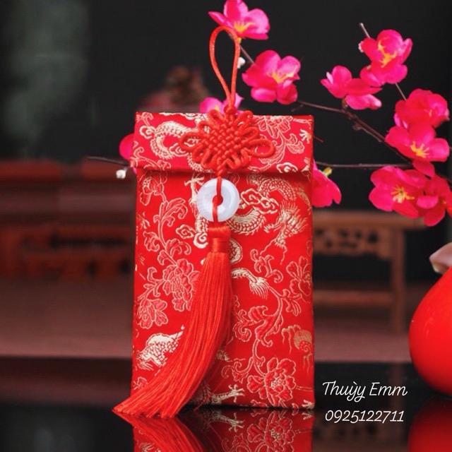 Bao lì xì cưới tết vải gấm đỏ kèm ngọc bội treo | BigBuy360 - bigbuy360.vn