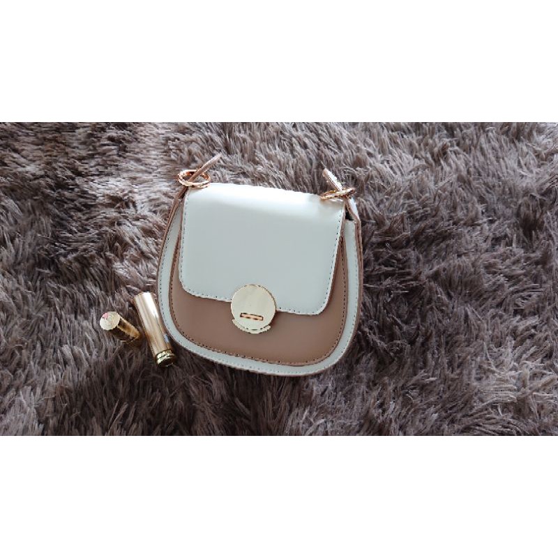 Túi đeo chéo khóa tròn