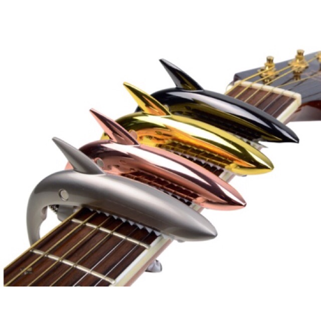 Capo guitar cá mập cao cấp chất lượng