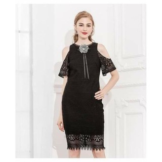 Đầm ren ôm hở vai