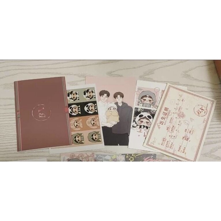 Ảnh gia đình Toả và set quà như hình