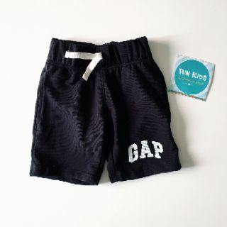 Quần short da cá bé trai Gap