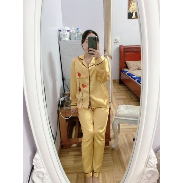 Bộ Pyjama tay dài quần dài cực xinh xắn.