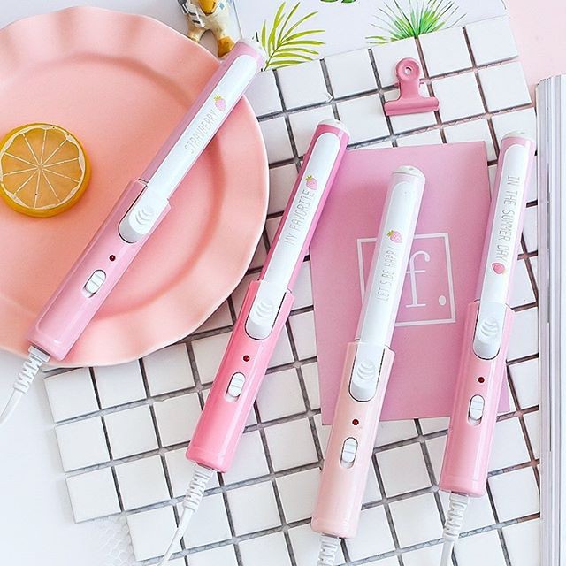 Máy Uốn Tóc Dâu Hồng Và Mắt Ngủ