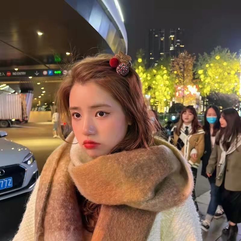 Kẹp Tóc Càng Cua Đính Quả Bông Mềm Mại 2022 Dành Cho Nữ