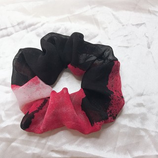 Cột tóc vải scrunchies màu loang đỏ đen ( voan)