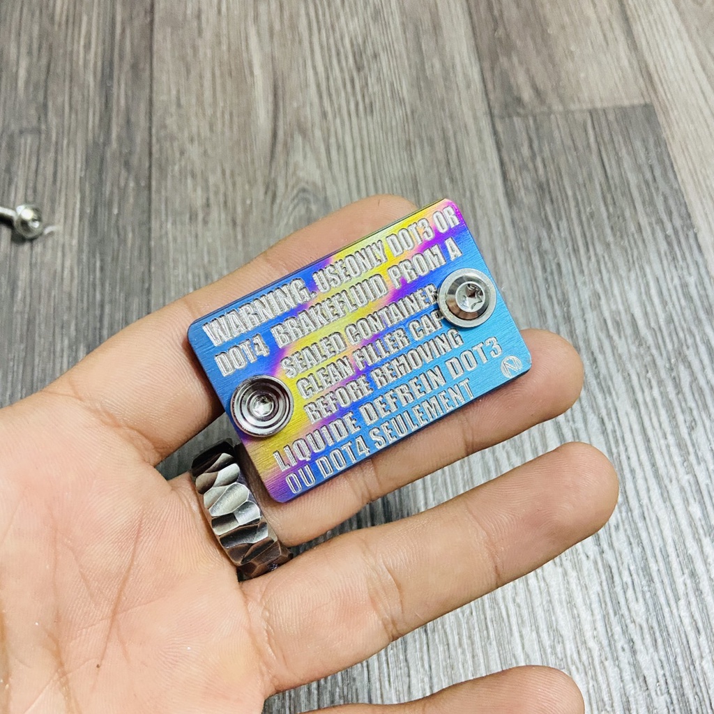 NẮP DẦU FULL TITAN NGUYÊN KHỐI CỰC DÀY KÈM ỐC SALAYA CHO CÁC DÒNG XE HONDA THÔNG DỤNG