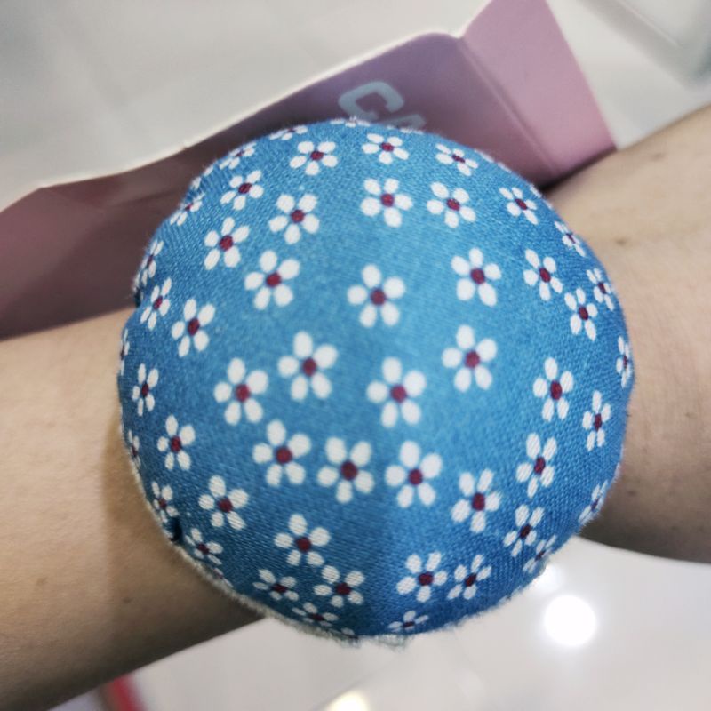 Gối ghim kim rút có dây đeo