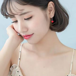 Bông tai thả tim đỏ