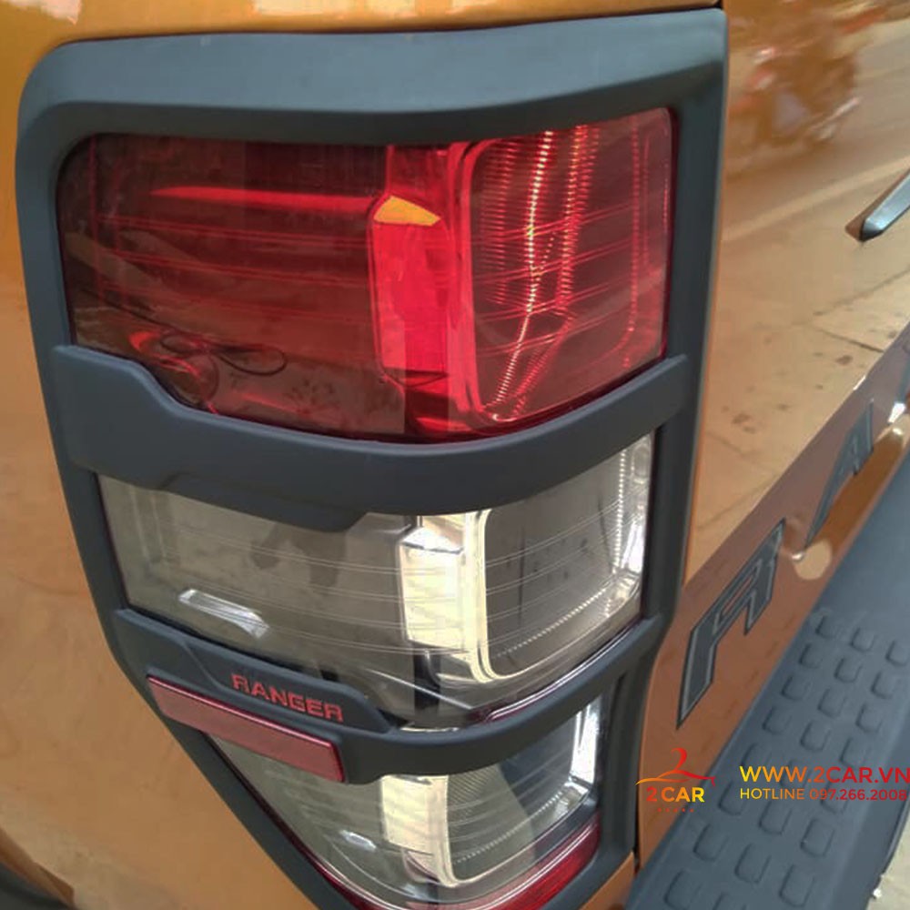 Ốp viền đèn hậu xe Ford Ranger 2016-2020 nhựa đen