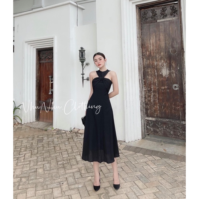 Đầm xoè xoắn ngực