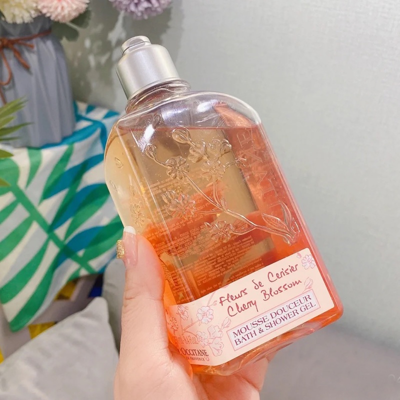 Sữa Tắm L'Occitane Chiết Xuất Hoa Anh Đào 250ML Dưỡng Ẩm Có Hương Thơm