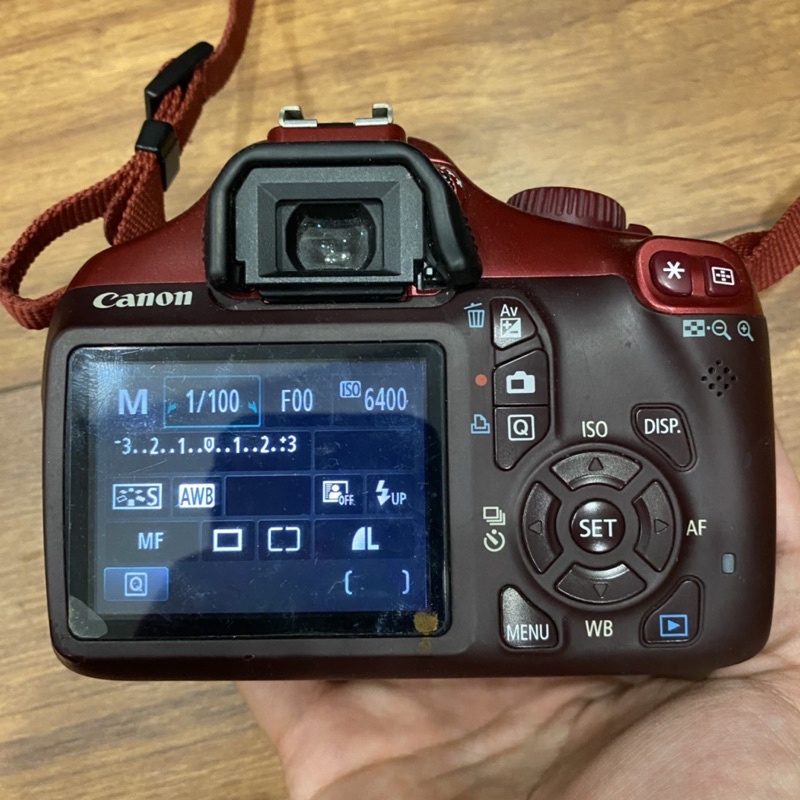 Canon 1100d còn tem LBM, ngoại hình ổn