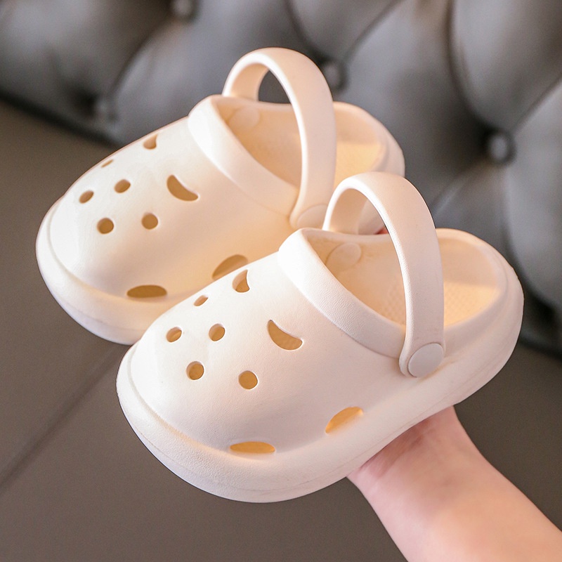 Dép Sandal Đế Mềm Chống Trượt Thiết Kế Đục Lỗ Thời Trang Đi Biển Mùa Hè Dễ Thương Cho Bé
