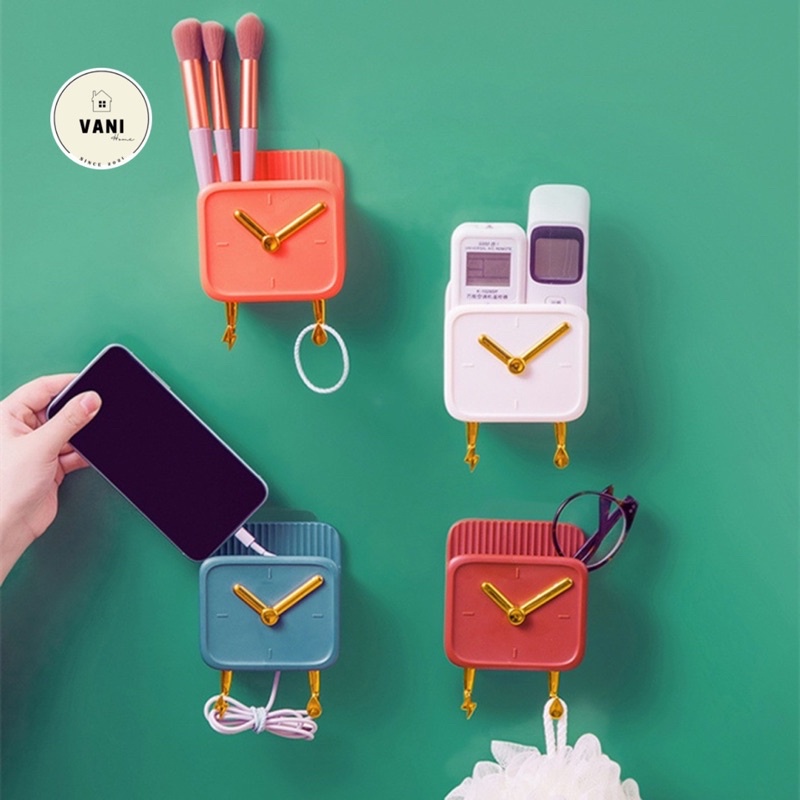 Kệ đựng remote dán tường hình ĐỒNG HỒ có rãnh sạc điện thoại &amp; 2 móc treo phụ kiện - Giá treo remote dán tường mẫu mới