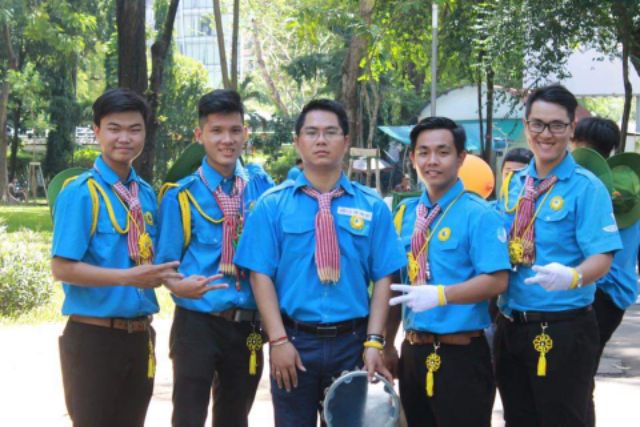 Áo sơ mi Hội liên hiệp thanh niên chỉ còn size 40 cho nữ