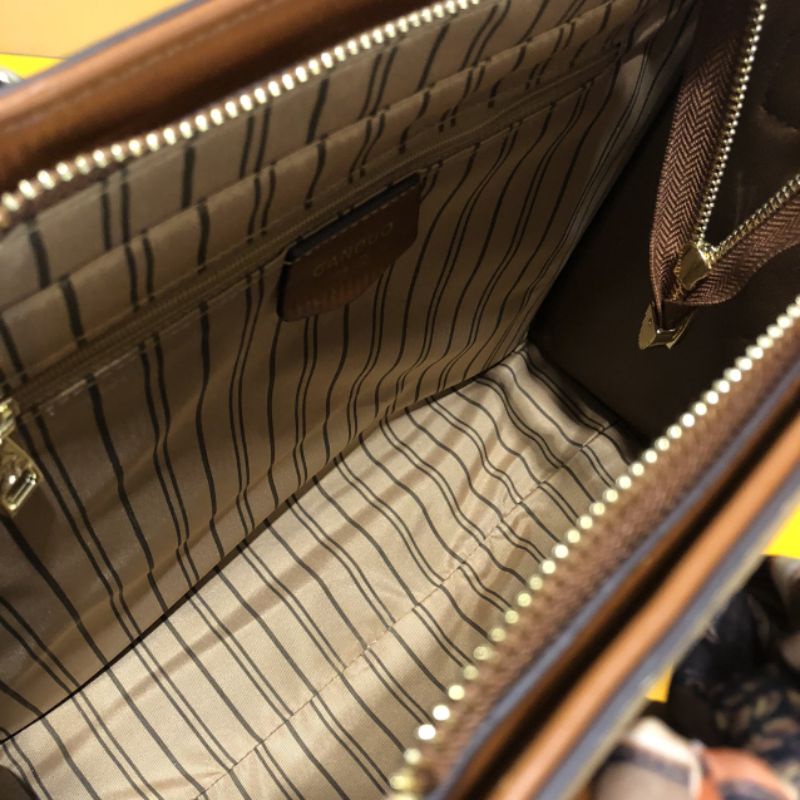 Túi LV hàng cao cấp.