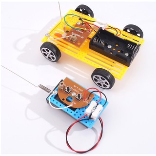 Bộ lắp ráp ô tô điều khiển từ xa bằng nhựa