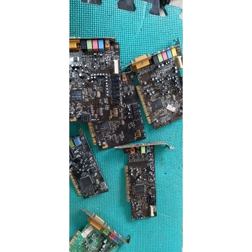 Xác card âm thanh cổng PCI trưng bày. 589nhattao