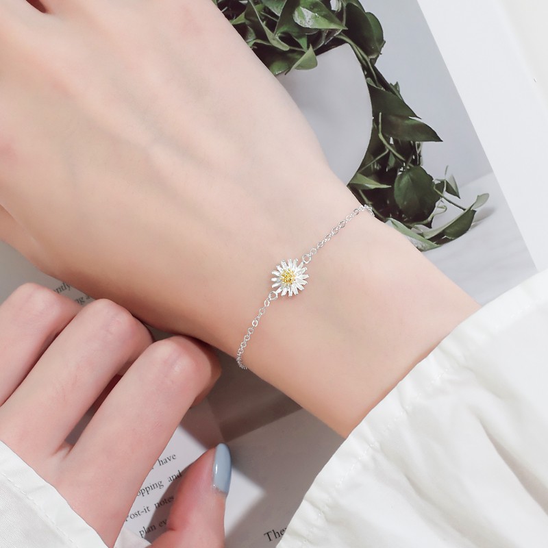 Simple Fashionable Sunflower Face Silver Plated Necklace