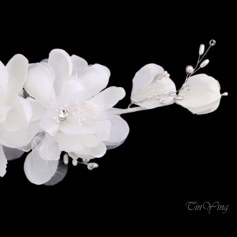 Vòng hoa đội đầu GETNOIVAS đính ngọc trai xinh xắn cho cô dâu