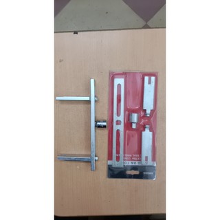 Vam mở nắp bình xăng