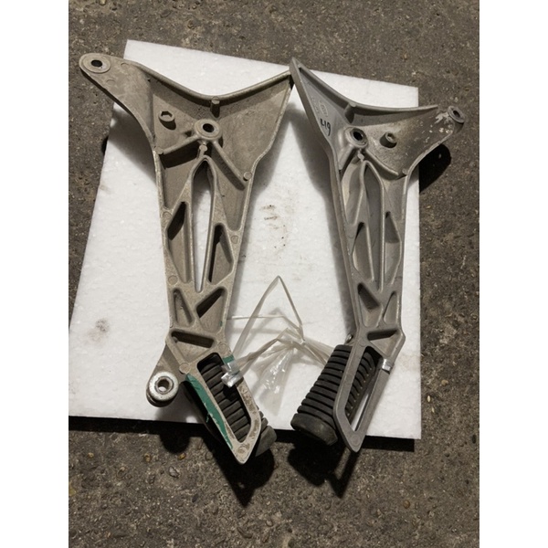 Cặp báng để chân sau xe máy wave a 100 cm hon đa