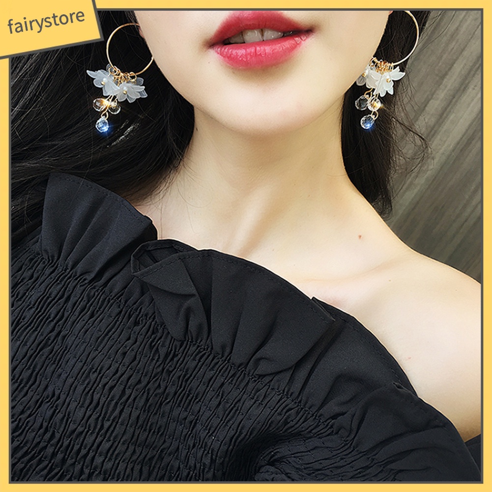 Khuyên tai dáng dài mặt hình hoa chất liệu acrylic hợp kim thanh lịch