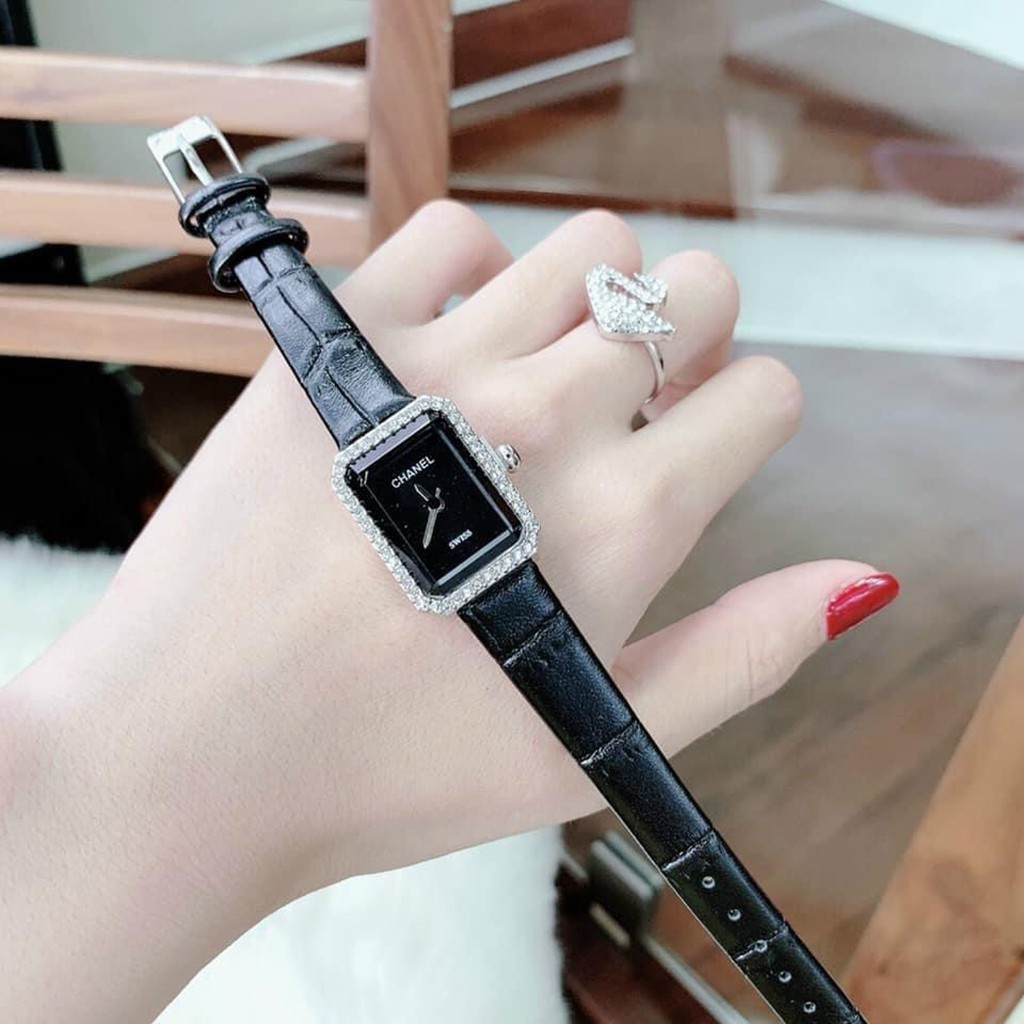 Đồng hồ nữ Chanel đeo tay cao cấp viền kim loại dây da, chống nước - bảo hành 12 tháng | BigBuy360 - bigbuy360.vn