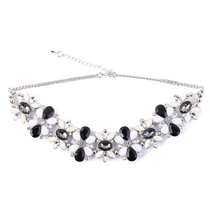 Madam Dzi - Vòng cổ vạn hoa