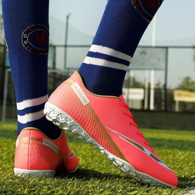 Giày đá bóng trên sân cỏ CR7 Mercurial FG đế đinh màu trắng đen thời trang nhiều size khác nhau hi