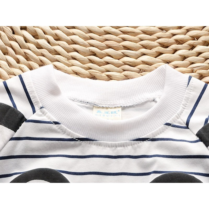 Bộ áo thun gấu trúc kèm quần yếm cho bé