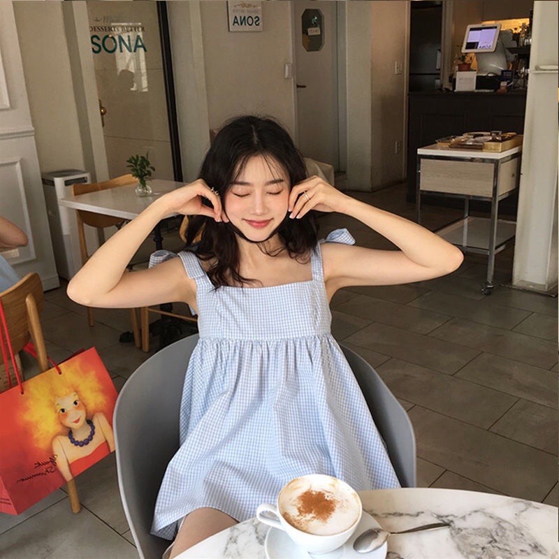 Set áo babydoll 2 dây buộc nơ caro kèm quần đùi kaki ống rộng màu trắng GUU