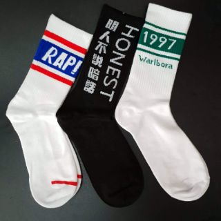 Vớ dài mang giày Sneaker cá tính