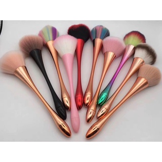 Cọ phủi bụi nail cán dài - màu ngẫu nhiên