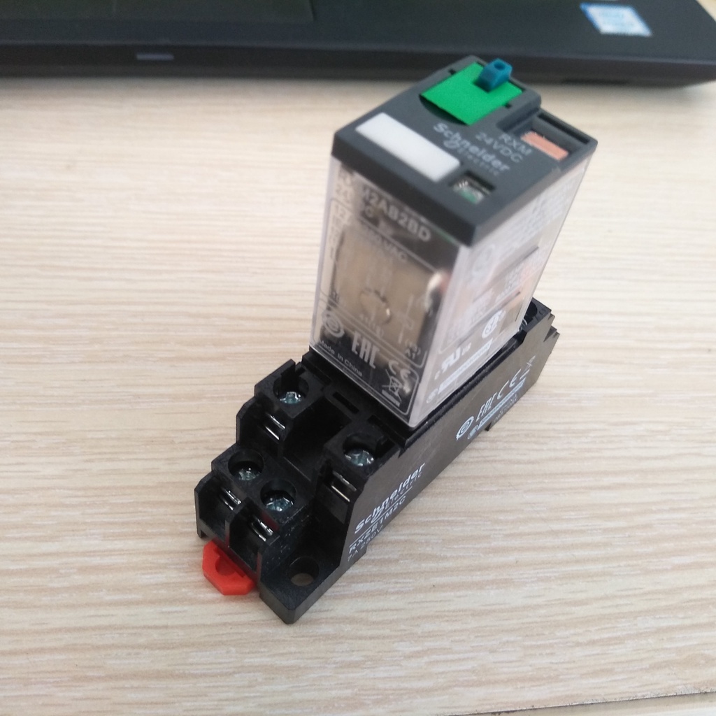 Rơ le trung gian+ Đế 8 chân 2NO 2NC Schneider RXM2LB2BD/ RXM2AB2BD/ RXZE1M2C