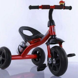 Xe ba bánh có bình nước cho bé