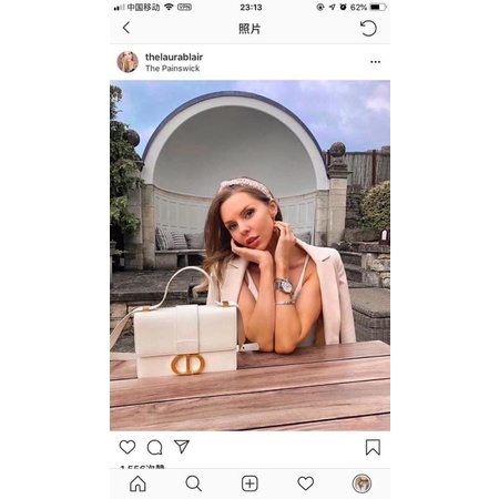 Túi trắng khoá vàng da trơn