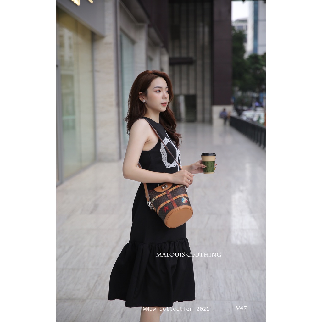 Đầm suông đuôi cá sát nách màu đen ren nơ trước ngực - V52