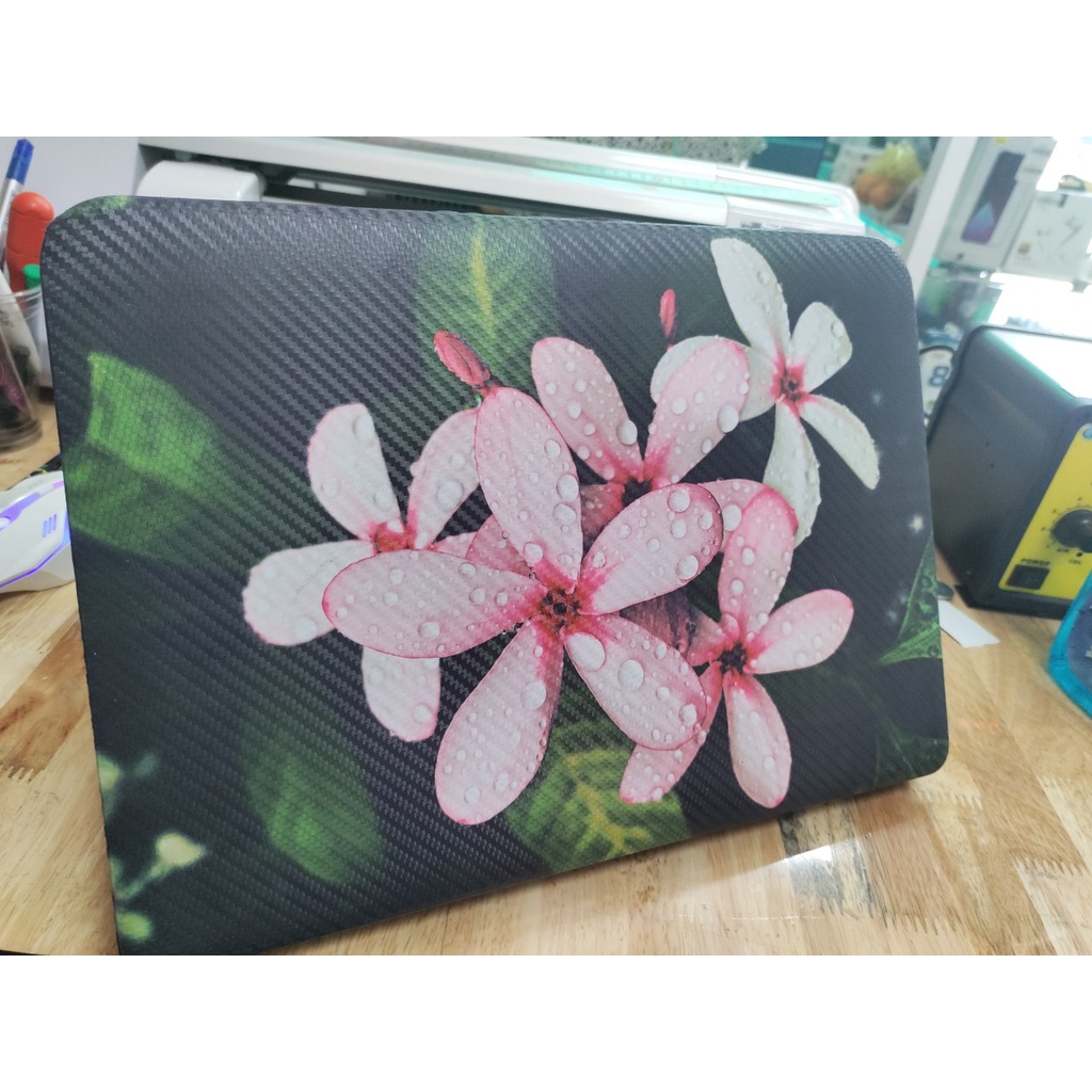 Skin Laptop, in skin trang trí laptop theo yêu cầu , mực UV không bay màu, không cán màng, khôg làm nóng máy