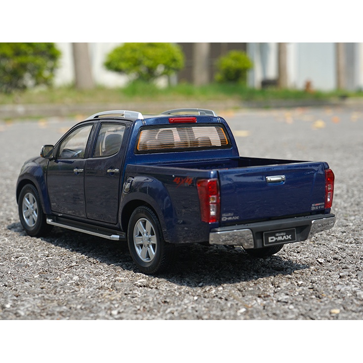 Mô hình xe Isuzu D-Max tỉ lệ 1:18