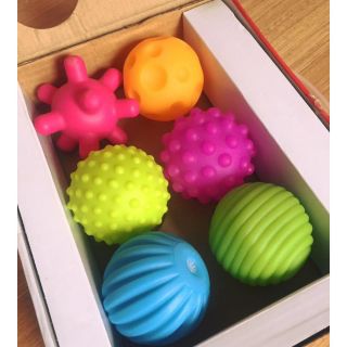 Set 6 bóng giác quan kích thích thị giác, xúc giác và thính giác cho bé