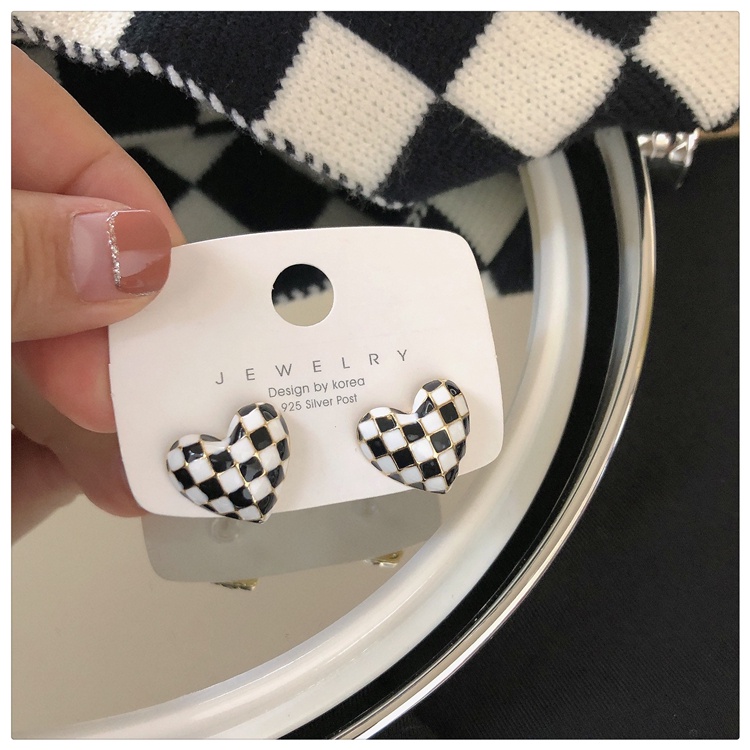 Hoa tai nữ hình trái tim kẻ sọc ca rô 3D thời trang