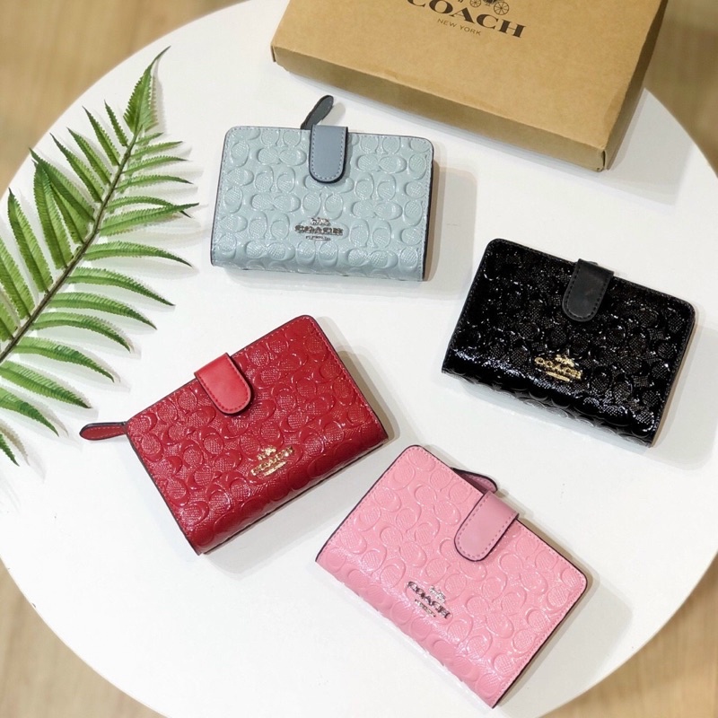 Ví Coach nút cài medium