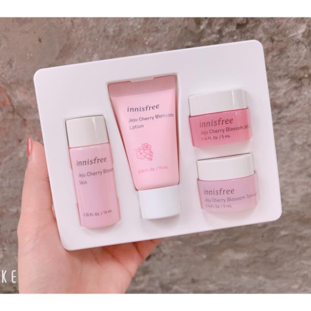 Bộ Kit Dưỡng Trắng Da 4 Món Innisfree Cherry