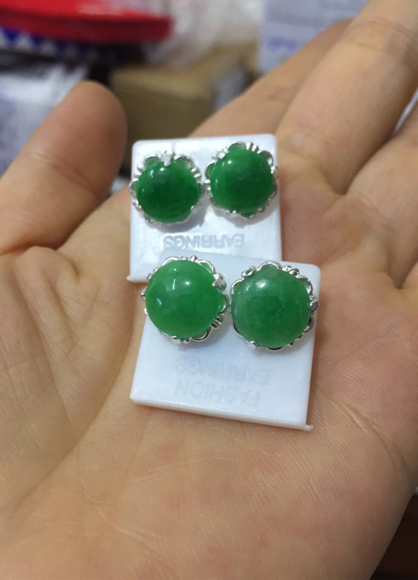 Khuyên tai đá xanh trắng chốt vặn