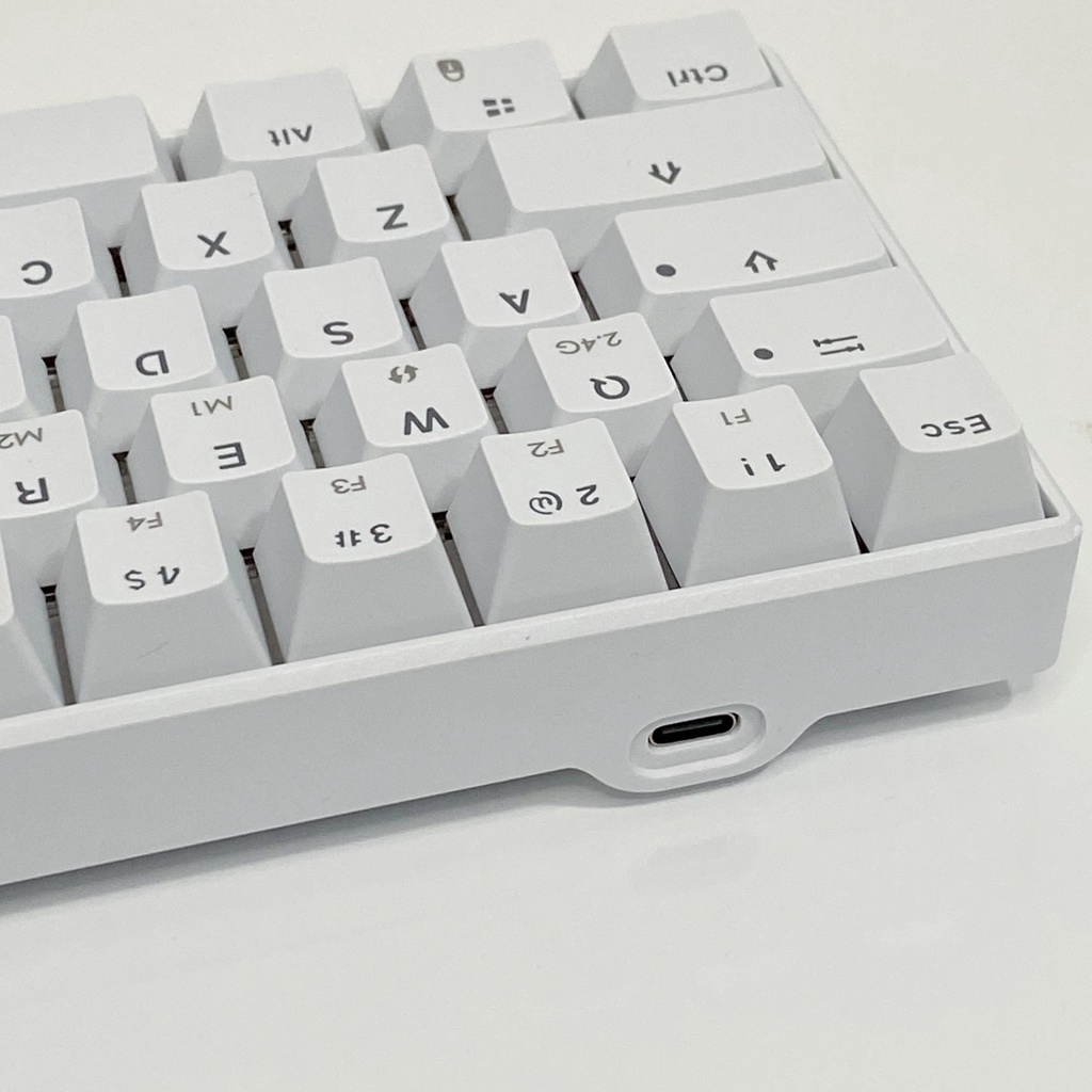 Bàn phím cơ màu trắng hotswap ReadsonWL61-61 phím kết nối dây, bluetooth & USB 2.4G đèn led trắng