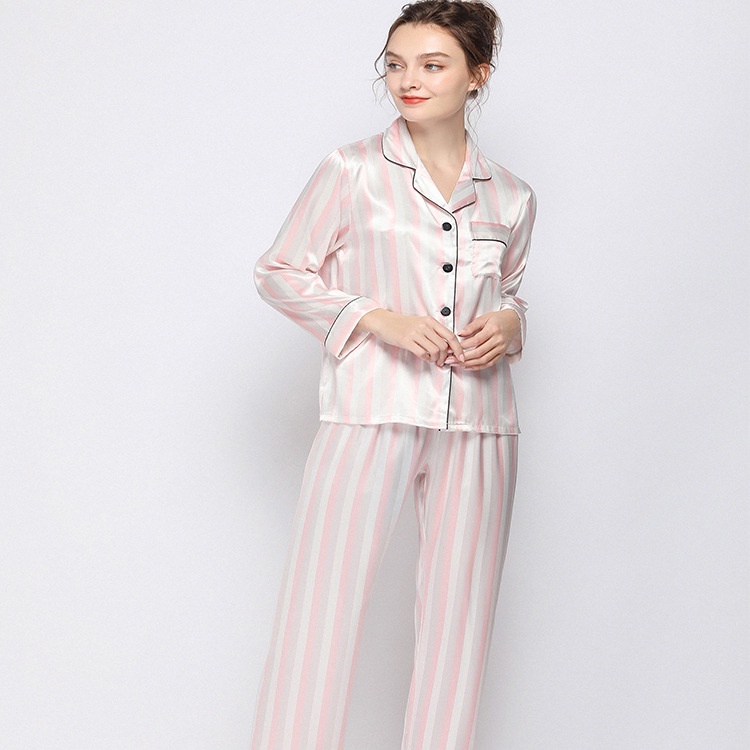 Bộ đồ ngủ dáng dài thiết kế thời trang đơn giản dành cho nữ