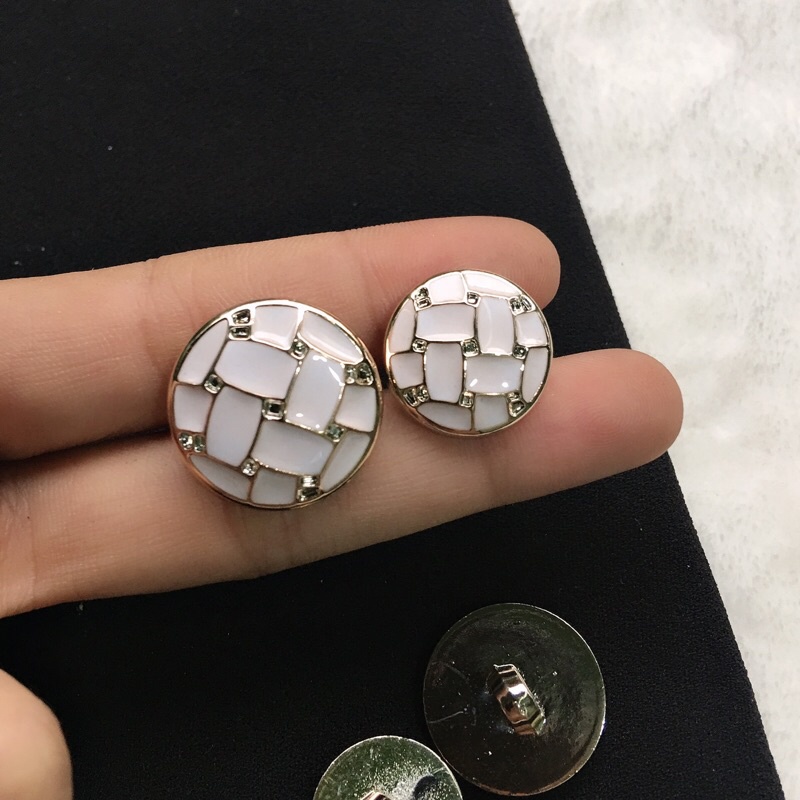 Set 5 NÚT NHỰA 2 size 2 màu
